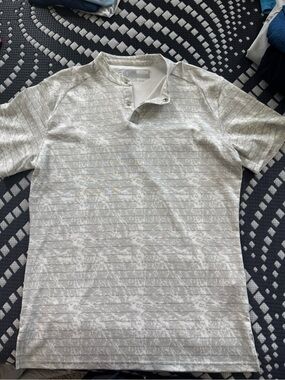 Light Gray Textured Short-Sleeve Henley Polo